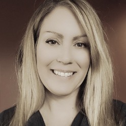 Ellen Schmidt Headshot